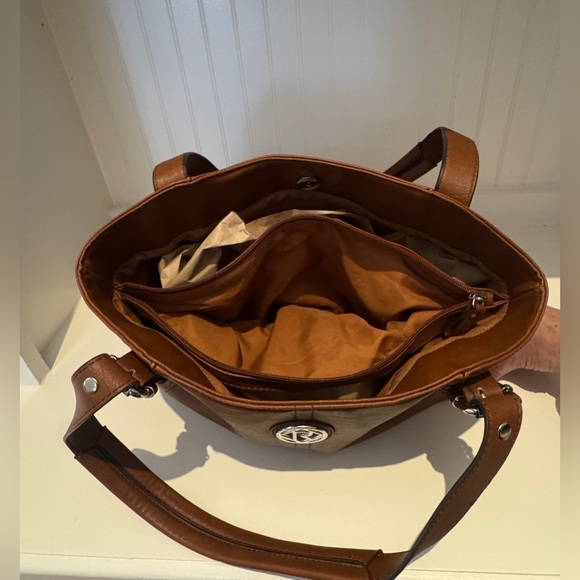 Relic Shoulder Bag - Picture 5 of 15